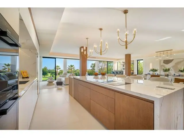Villa de Lujo en Marbella con Vistas al Golf Los Naranjos