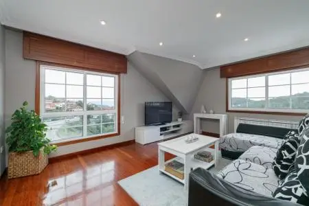 Casa con dos viviendas independientes en Vincios Gondomar