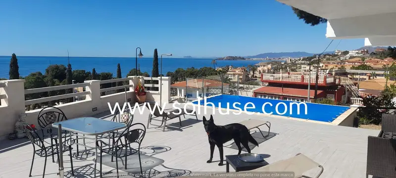 Chalet en Isla Plana con Vistas al Mar y Piscina Privada