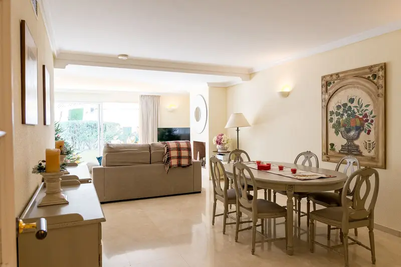 Apartamento 2 Dormitorios Primera Linea Estepona Alquiler