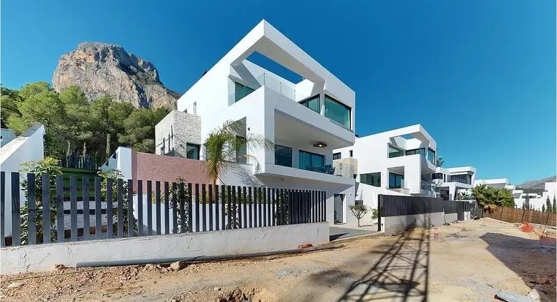Villa de Lujo en Polop con Vistas al Mar