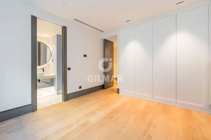 Piso Lujo Castellana Orense 200m2 3 Suites Terraza Garaje