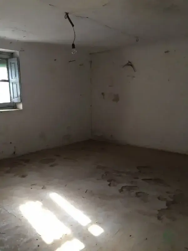 Casa en Jaen 015ha necesita reforma
