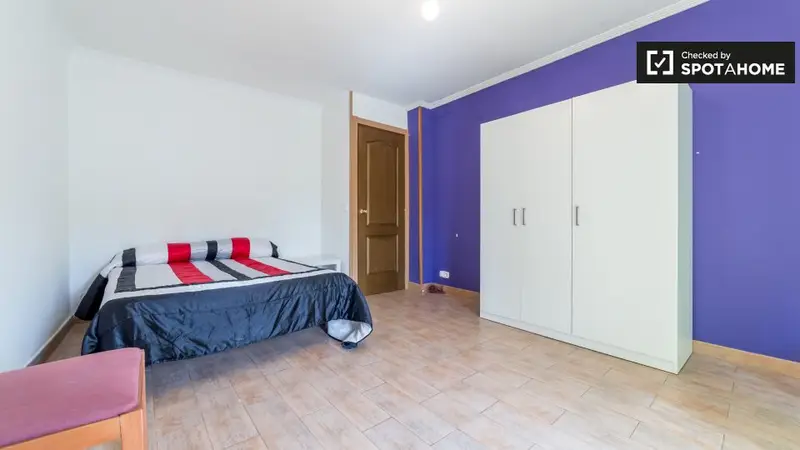 Habitacion en Apartamento de 4 Dormitorios L Olivereta Valencia
