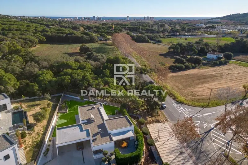 Chalet adaptado en Platja d Aro con jardin y garaje