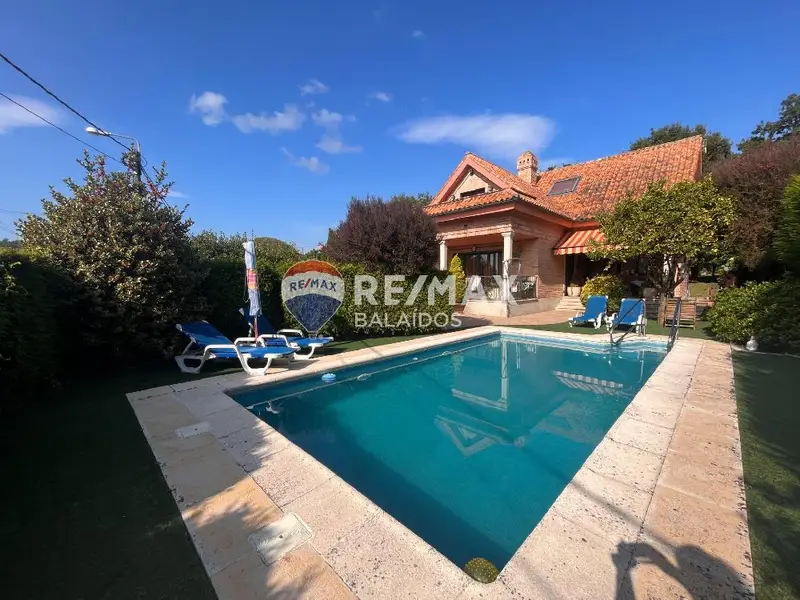 Chalet en Vincios con Piscina y Jardin 310m2