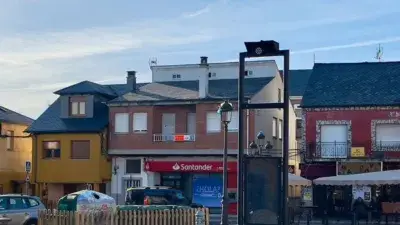 Chalet en Plaza Constitucion con Local Alquilado