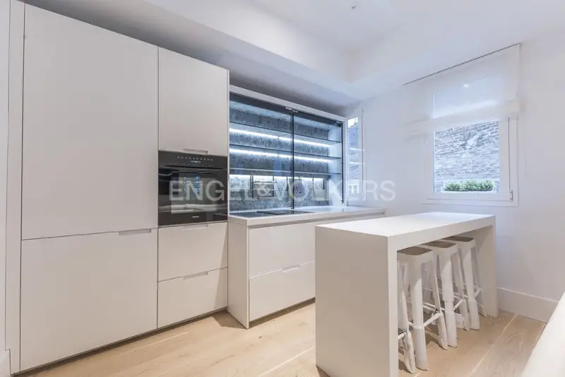 Apartamento en venta Almagro Madrid 75m2 Recien Reformado 2 habitaciones