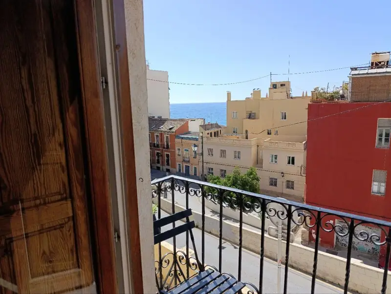 Casa con Terraza en Casco Antiguo Alicante Cerca del Castillo