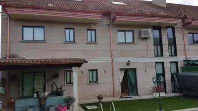 Chalet en Ponteareas 438m2 Garaje Piscina 4 Dormitorios
