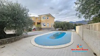 Villa de Lujo con Vistas a la Montaña en Olula del Rio