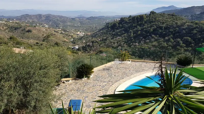 Casa de Campo en Monda con Garaje y Apartamento de Invitados