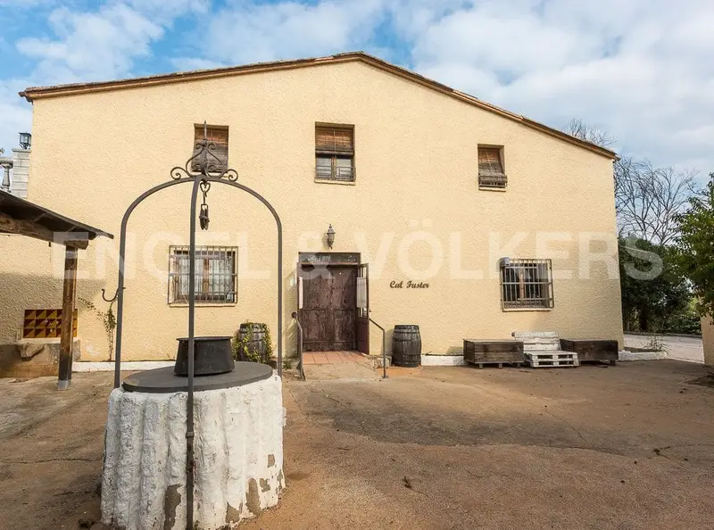 Masia a reformar en Sant Esteve Sesrovires 1138m2