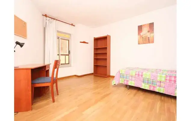 Alquiler de 6 habitaciones en Granada Los Pajaritos cerca de la estacion de tren