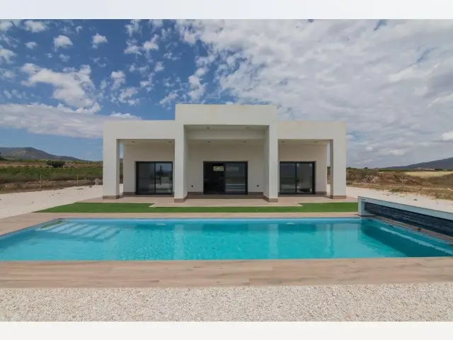 Casa-Villa de 3 Dormitorios en venta Pinoso, España
