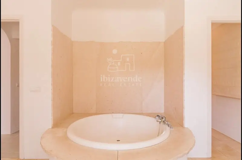 Chalet en Venta en Ibiza: Villa de Lujo con 6 Habitaciones y Piscina