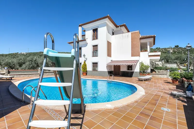 Venta Casa con Piscina en Montefrío