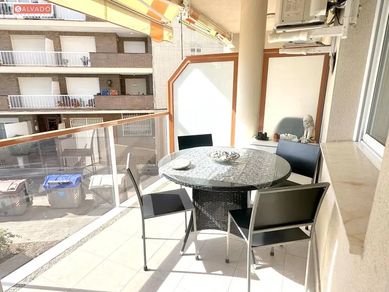 Piso en Calafell con Vistas al Mar y Piscina Comunitaria