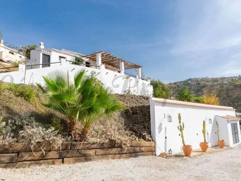 Villa con 5 Dormitorios y Piscina en Cómpeta