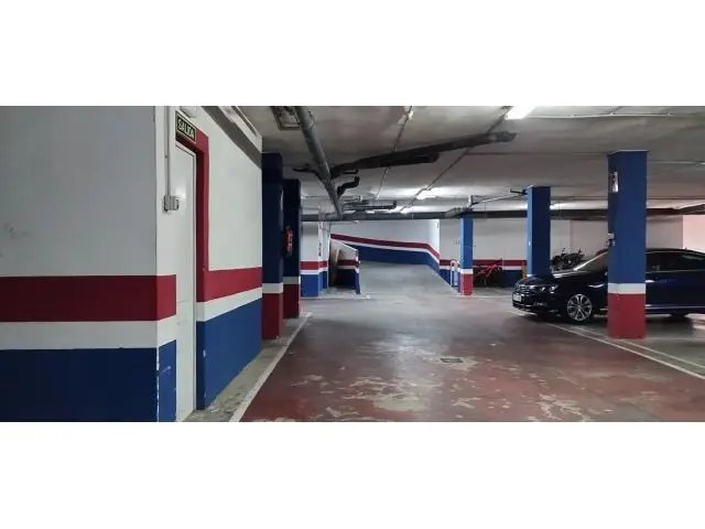 Plaza de Garaje en Venta en Badajoz 33m2 con Trastero