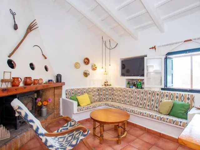 Finca Rústica con 5 Dormitorios y Establos en Sant Luis Menorca