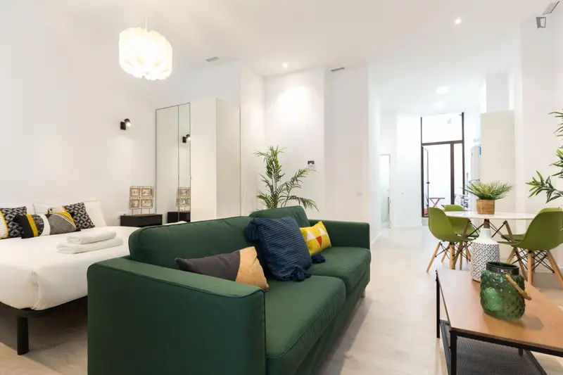 Estudio con Balc	ón - Limpieza Final 194EUR