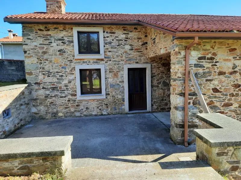 Casa con Patio en Sedes Naron Ref SC00604