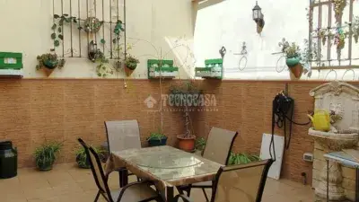Casa adosada reformada en venta en Úbeda