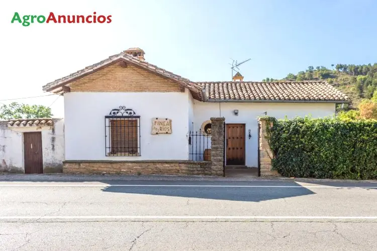 Venta  de Finca con chalet junto al río en Navarra