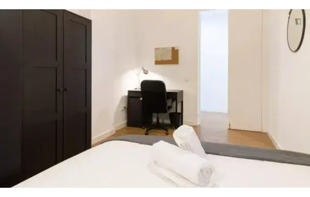 Apartamento 8 Dormitorios Barcelona Alquiler 3-24 Meses