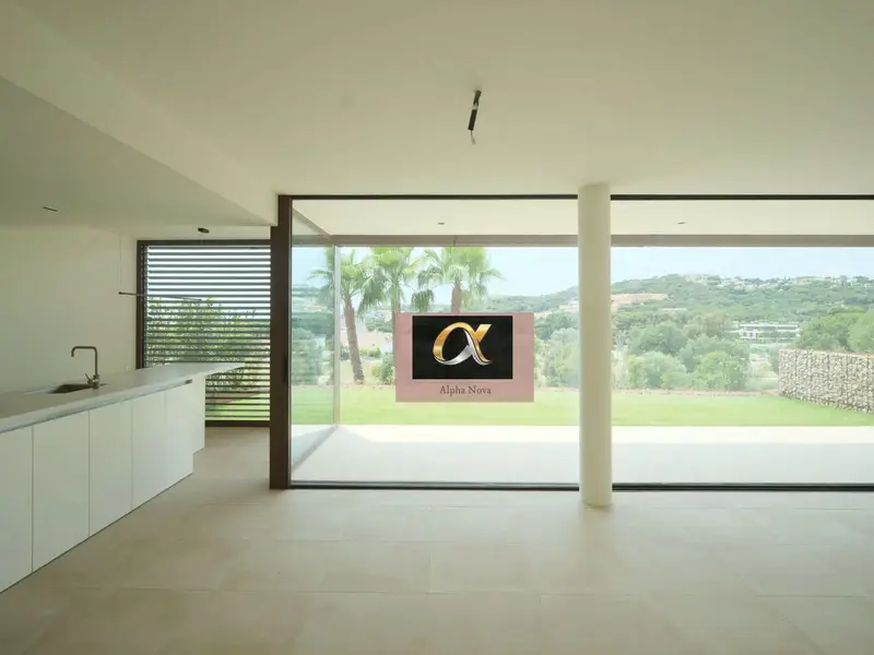 Apartamento de Lujo en Planta Baja con Vistas al Mar