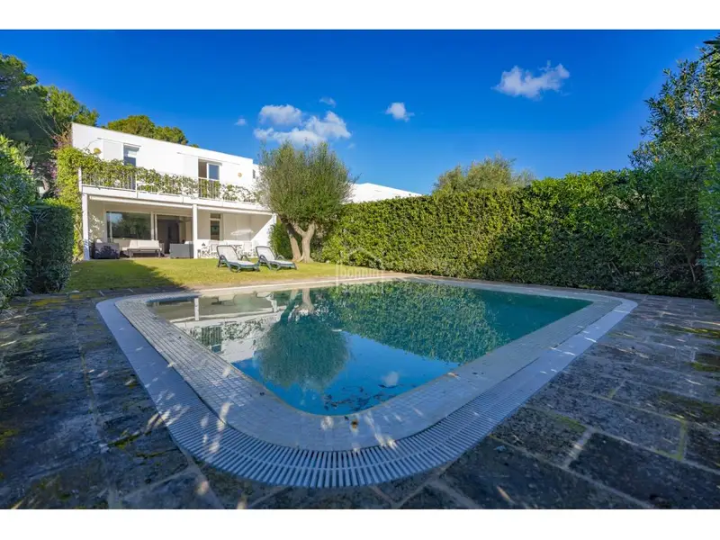 Chalet adosado con jardín y piscina privada en Coves Noves, Menorca