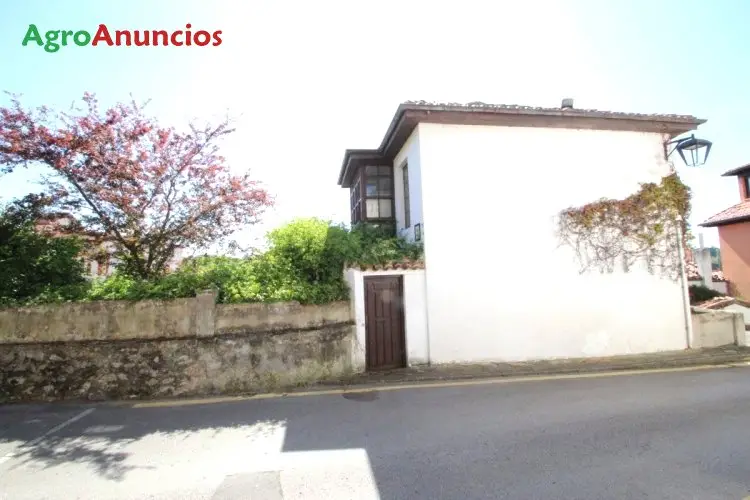 Venta  de Casa tradicional con jardín en Cantabria