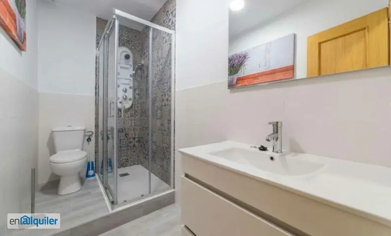 Piso Estudiantes Ayora 4 habitaciones Cerca Metro
