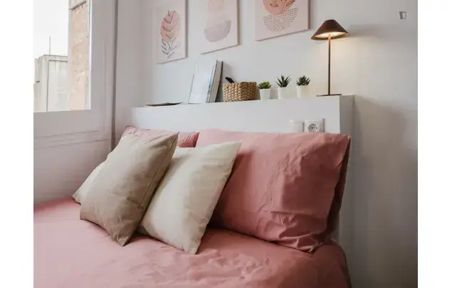 Rent 8 bedroom apartment in Barcelona