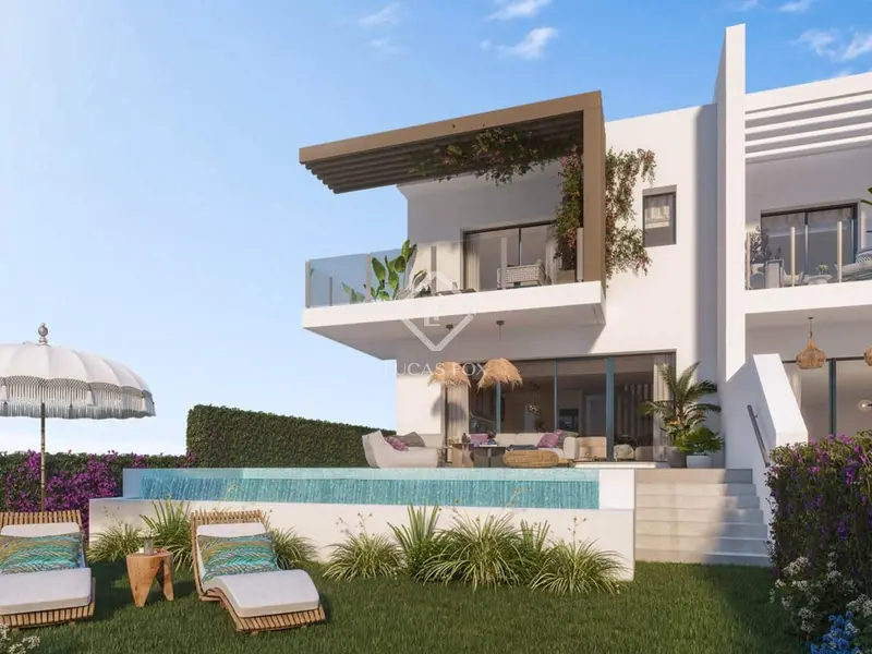 Villas de Lujo en El Chaparral Costa del Sol