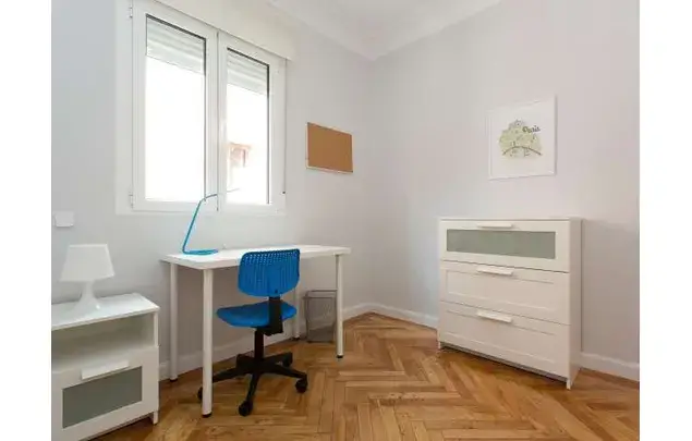 Rent a room of 85 m² in Madrid