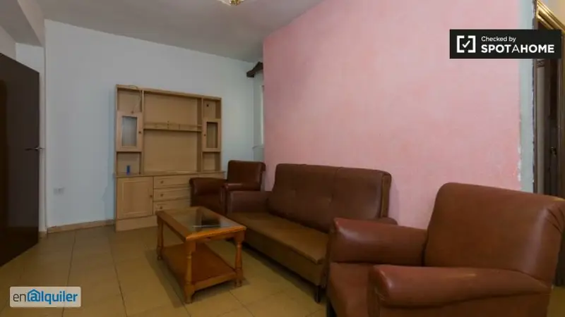 Apartamento 3 Dormitorios con Balcón en Centro Granada