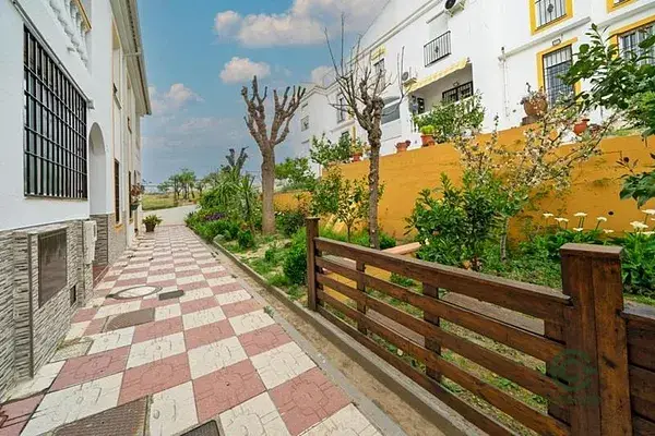Casa en Otura con Piscina y Apartamento Independiente