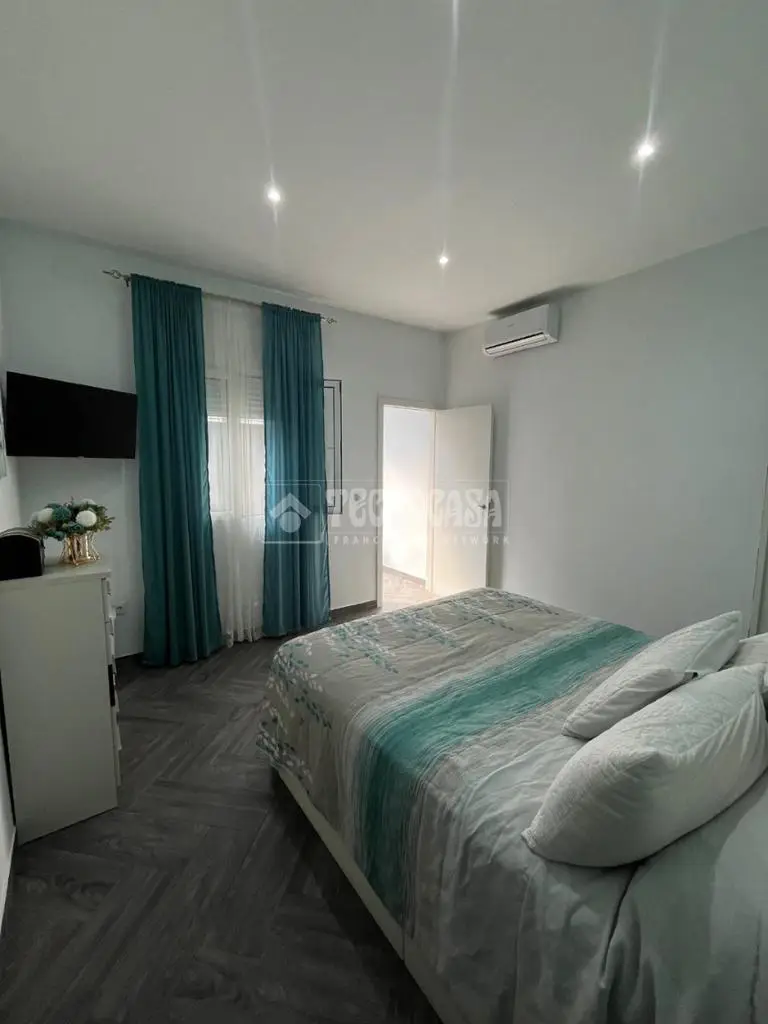 Casa en venta en Carmona planta baja con patio y azotea