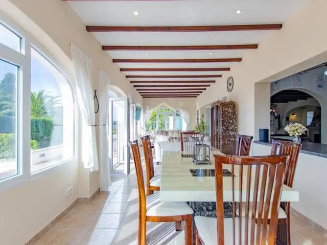 Chalet en venta en Alayor Menorca con piscina climatizada y jacuzzi