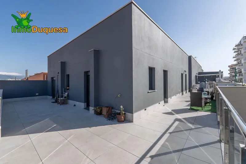 Atico en venta en Granada ciudad con terraza de 97m2 y vistas a Sierra Nevada