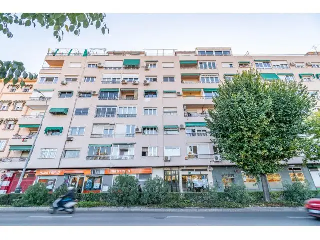 Piso en Venta en Granada - 3 Habitaciones 2 Baños Trastero