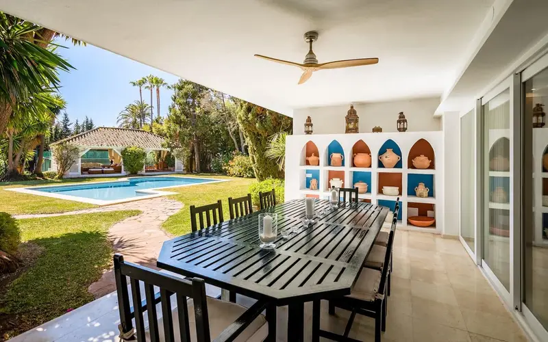 Villa en Guadalmina Baja: Lujo, comodidad y espacio