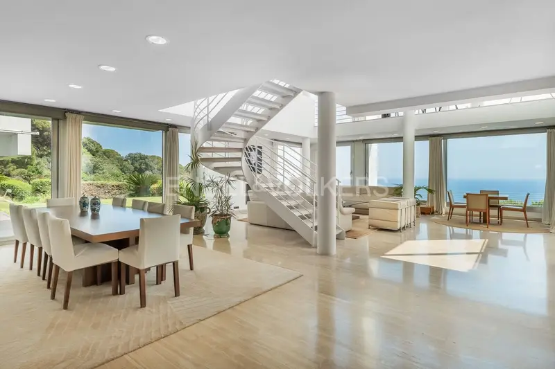 Chalet de Lujo en Supermaresme con Piscina y Pista de Padel