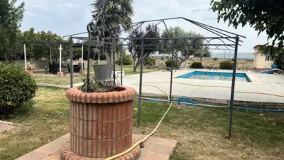 Chalet con Piscina en Fuentes de Ebro