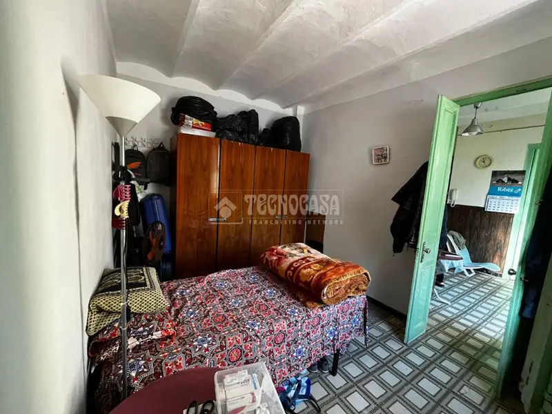 Piso en venta Ciutat Vella: 2 habitaciones, balcón, cerca playa y metro