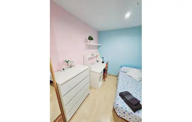 Rent 4 bedroom apartment in Barcelona
