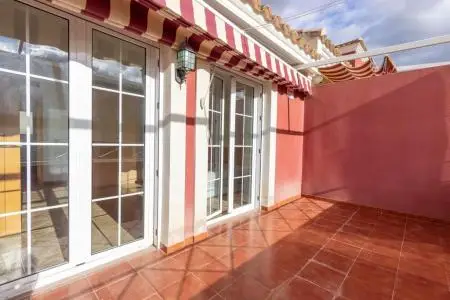 Adosado en Aspe con 4 habitaciones y garaje de 90m²