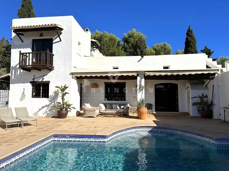 Villa de Lujo en Venta: 4 Dormitorios, Piscina y Anexo